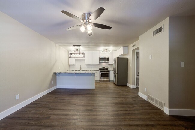 Foto del edificio - S St Louis Ave Fourplex