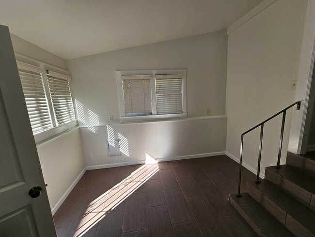 Building Photo - 4143 Jackson Ave