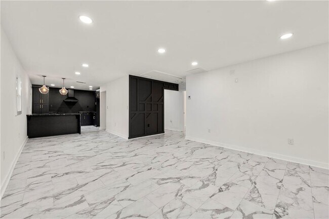 Building Photo - 641 Hamilton E Holmes Dr NW