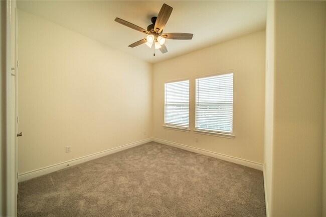 Foto del edificio - 8507 Christie Ln