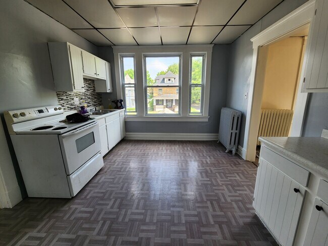 Building Photo - Leasure Ave FourPlex
