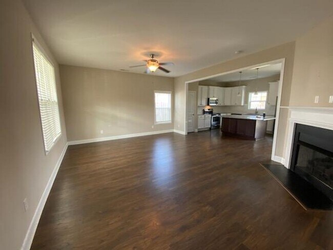 Building Photo - Hampstead - 3 Bedroom, 2.5 Bath home - Pop...