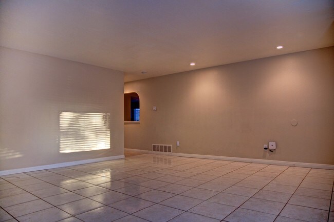 Building Photo - 1651 Point Loma Ct