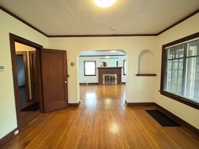 Foto del edificio - Newly updated 4 bedroom house in Laurelhur...
