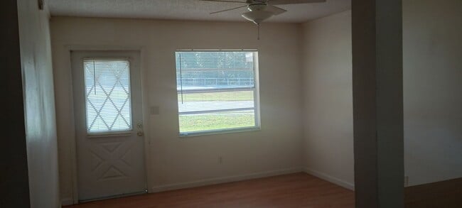 Building Photo - 2 bad 1 bathroom 4-plex