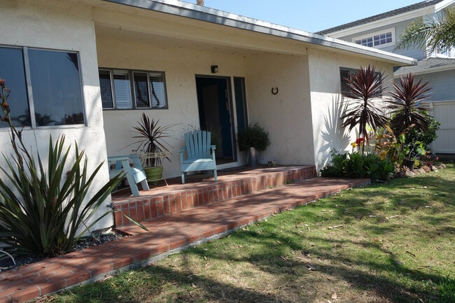 3. Porche delantero - 6430 Sea Star Dr