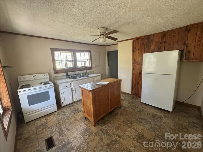 Foto del edificio - 1410 Dillard Ln