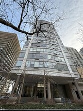 Building Photo - 5757 N Sheridan Rd