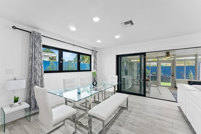 Foto del edificio - 2176 NE 62nd St