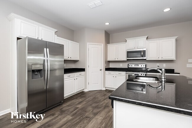 Foto del edificio - 3241 Mapleside Ln