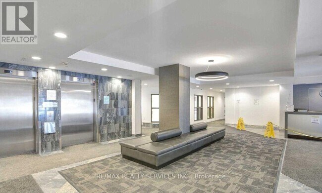 Building Photo - 350 Webb Dr