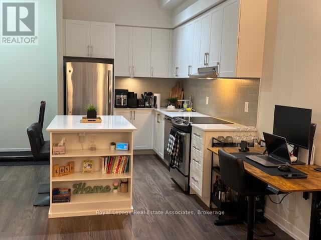 Building Photo - 2560 Eglinton Ave W