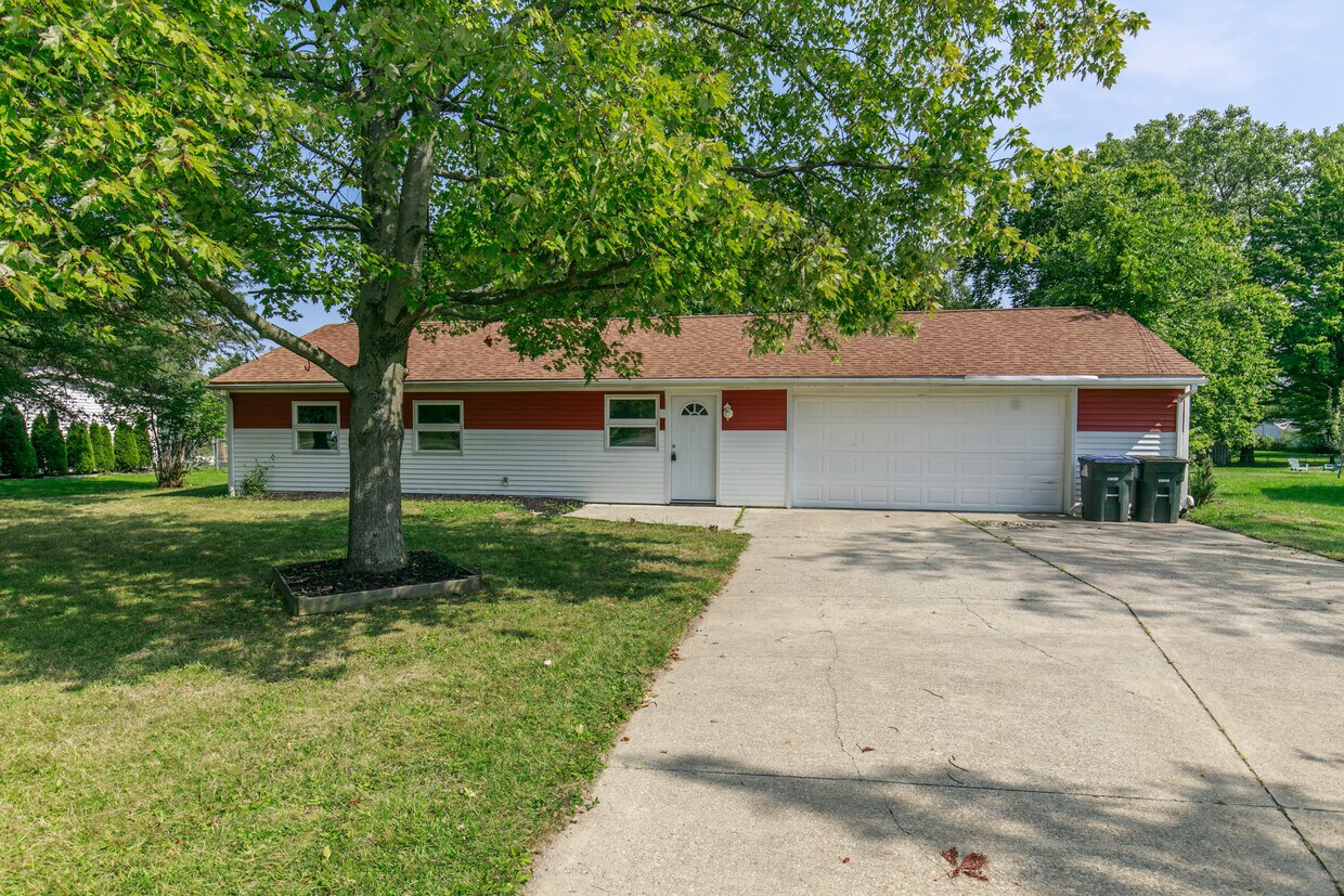 1829 Pinewood Dr, Brunswick, OH 44212 House Rental in Brunswick, OH