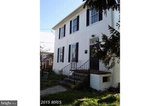 Building Photo - 113 E Main St
