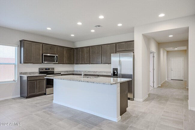 Foto del edificio - 17684 W Encinas Ln