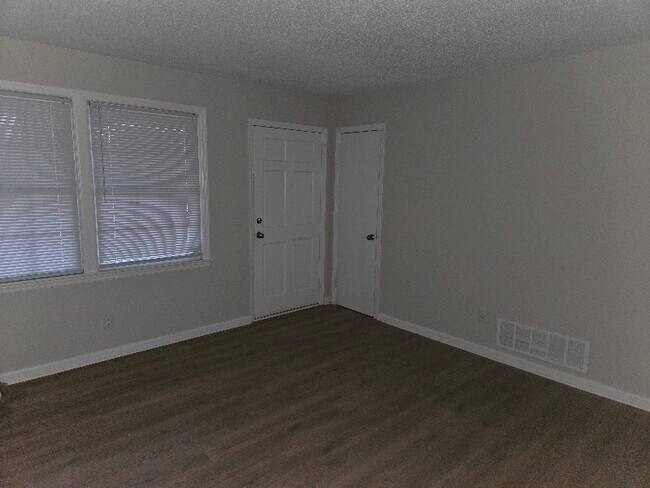 Foto del edificio - 2114 Apple Valley Rd