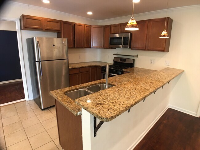 Kitchen - 732 Custer Ave SE