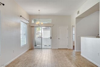 Building Photo - 2305 W Horizon Ridge Pkwy