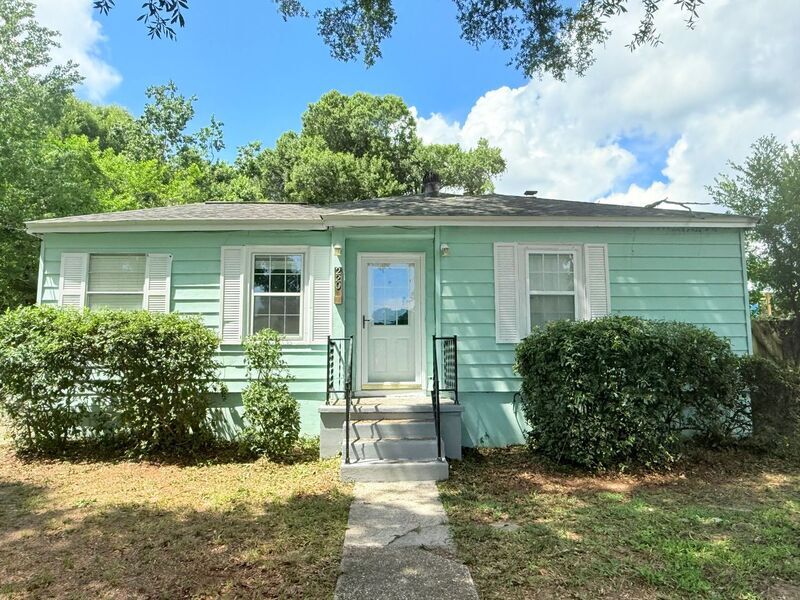 Primary Photo - 220 Willow St