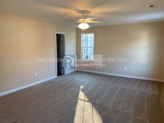 Building Photo - 3916 Mountainridge Dr