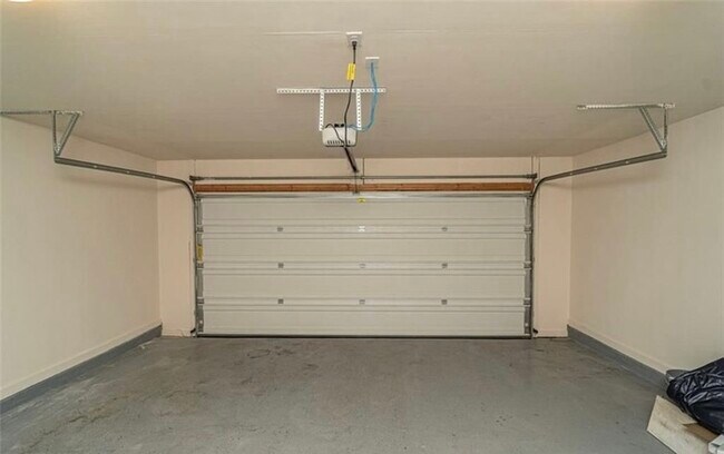 Building Photo - 2615 Lily Way