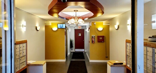 Foto del edificio - 7854 S South Shore Dr
