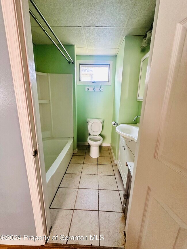 Foto del edificio - 1274 Griffiths Ct