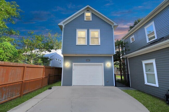 Building Photo - 9022 Topaz St