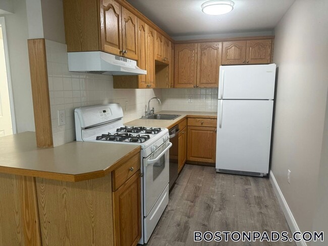 Building Photo - 21 Kenmar Dr