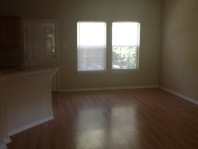 Building Photo - 2912 Thrushwood Dr