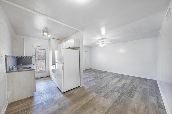 Foto del edificio - 7271 Gary Ave