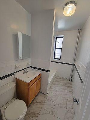 Building Photo - 3 bedroom in BRONX NY 10458