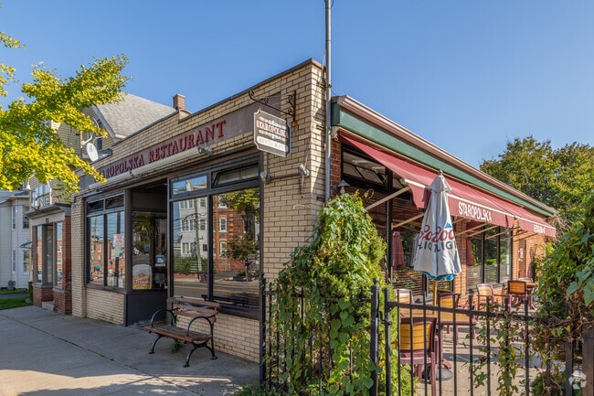 Enjoy delicious and authentic Polish foot at Staropolska