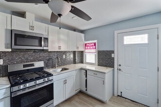 Kitchen - 2537 E Ann St