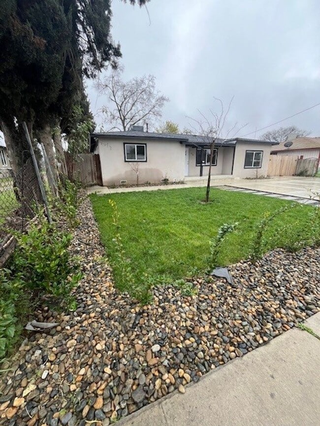 Foto del edificio - 916 N Mooney Blvd