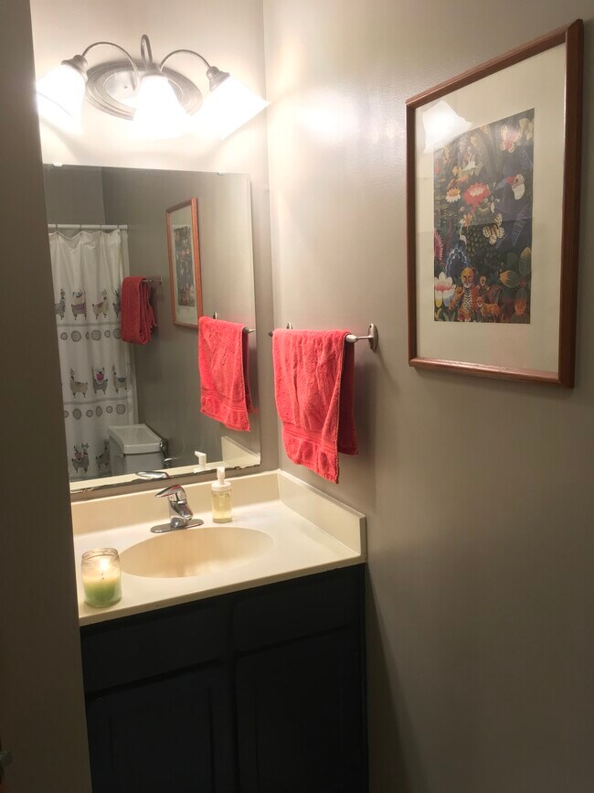 Foto del edificio - 210 Cedarwood Ln