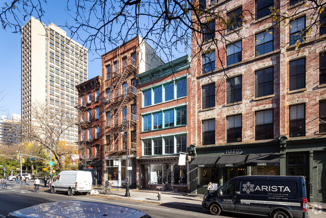 Foto del edificio - 471 W Broadway