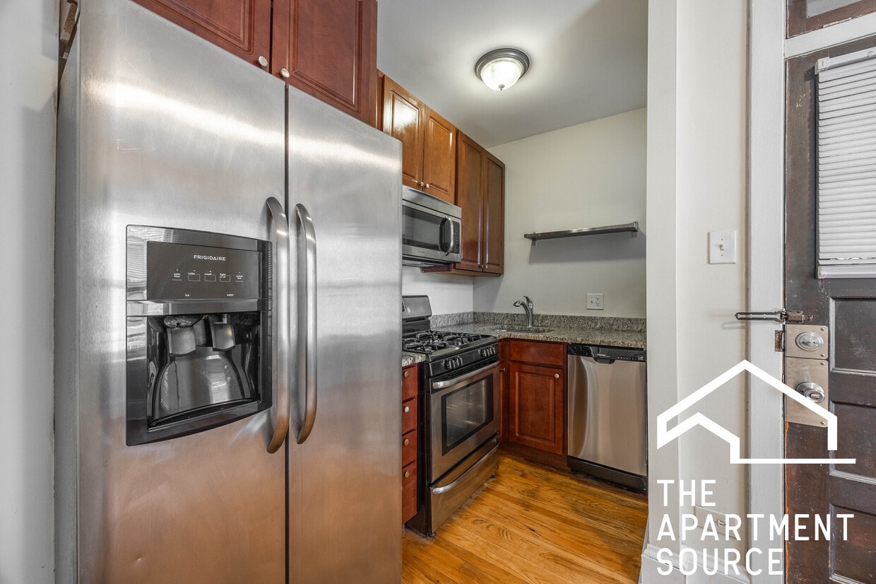 Primary Photo - 4901 N Hoyne Ave