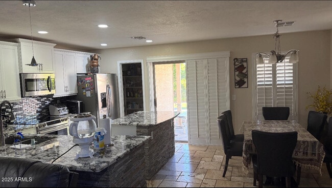 Building Photo - 1108 E Pinto Dr