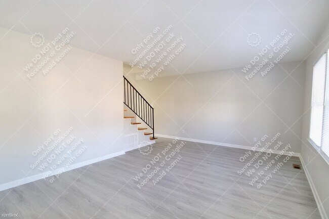 Building Photo - 2 br, 2 bath Townhome - 312 Dacian Rd A A