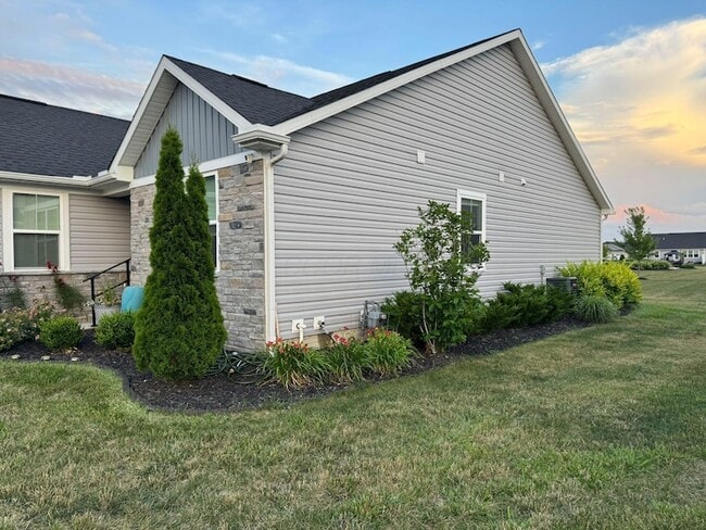 Building Photo - 447 Humphrey Ln