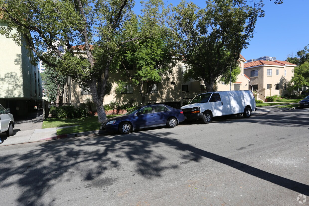 Primary Photo - 537 N Kenwood St