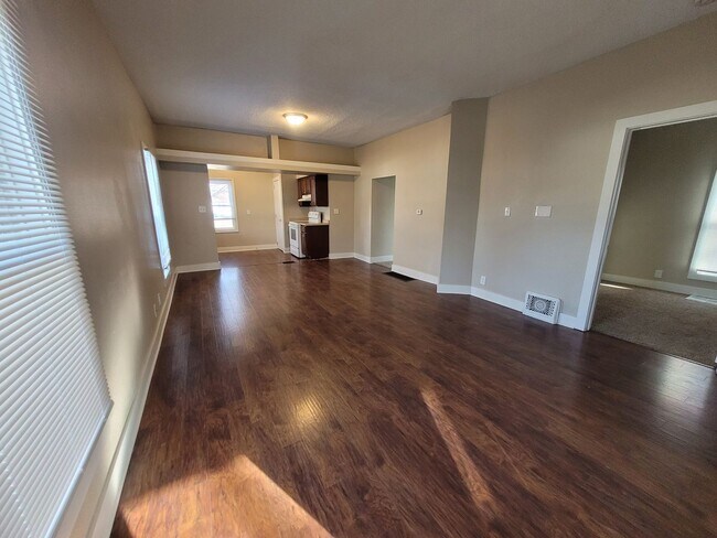 Foto del edificio - 2 Bedroom, 1 Bathroom home with front porch and fenced yard!