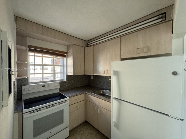 Foto del edificio - 945 W 23rd St