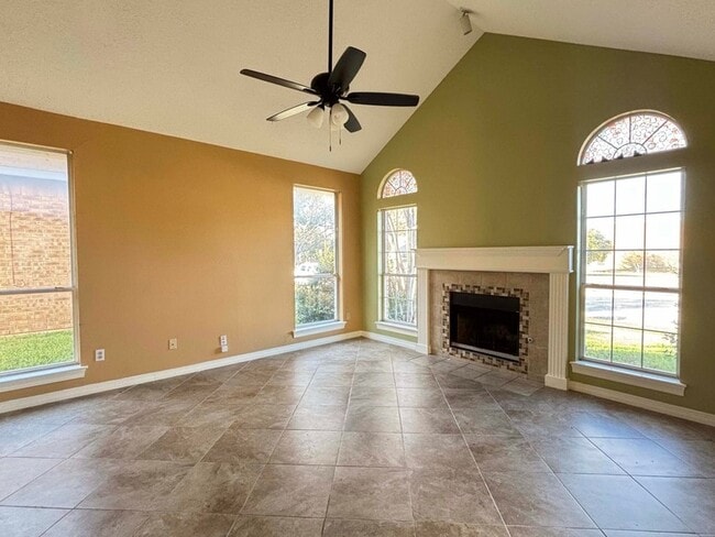 Building Photo - 2108 Arbor Creek Dr