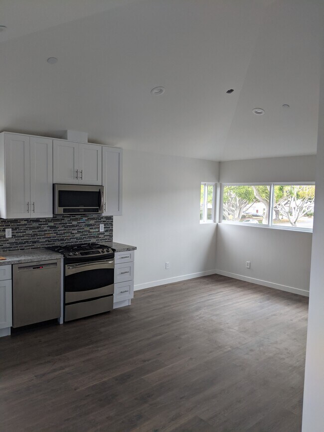 Dining / Living room. - 4304 Elenda St