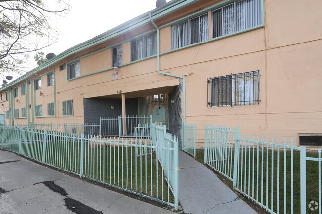 Foto del edificio - 4534 Pinafore St