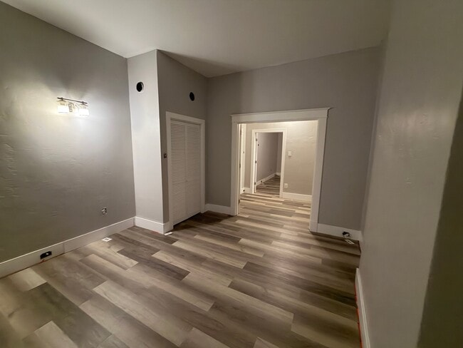 Building Photo - 907 Chartiers Ave