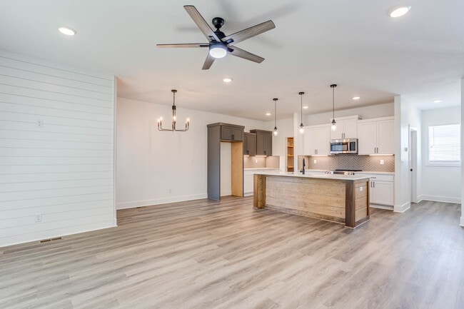 Foto del edificio - 8441 W 37th Ct N