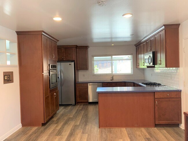 Foto del edificio - ***BEAUTIFUL 3 BEDROOM, 2 BATH HOUSE COMIN...